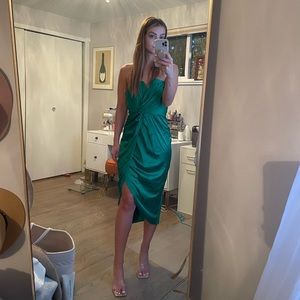 NWT VICI CLASSY AND FABULOUS STRAPLESS SATIN MIDI DRESS - HUNTER GREEN